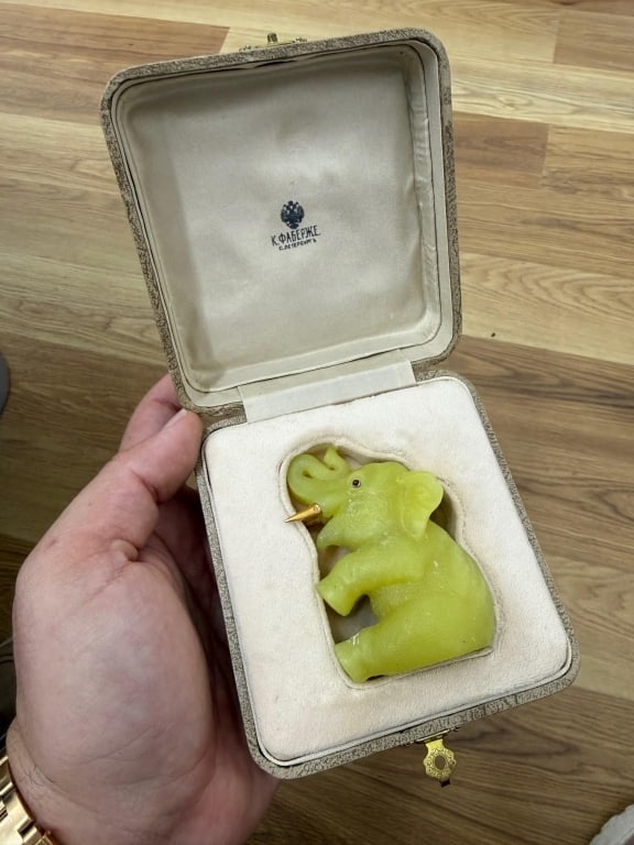 Fantastic Quality Russian Bowenite Elephant: Fantastic Quality Russian Bowenite Elephant. Gold Tusks. Ruby Eyes In Gold. Stamped 56 and Makers Mark. Very Fine.