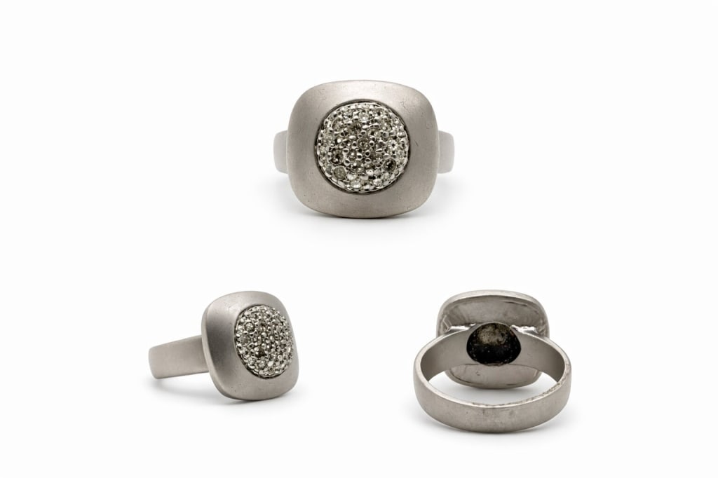 Vintage 925 Sterling Silver CZ Ring Matte Finish: Vintage .925 sterling silver cubic zirconia matte finished ring. Stamped '925' on inside. Minor signs of wear, otherwise in very good condition. Size 9 1/4 Weight 12g