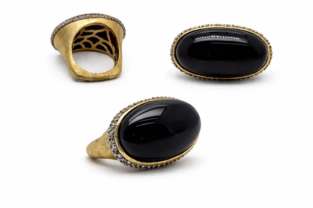 .925 Sterling Silver Gold Toned Gemstone Ring: .925 sterling silver gold toned big gemstone ring. Stamped '925' and 'China' on inside. Some discoloration and signs of wear, otherwise in good condition. Size 7 1/4 Weight 16g