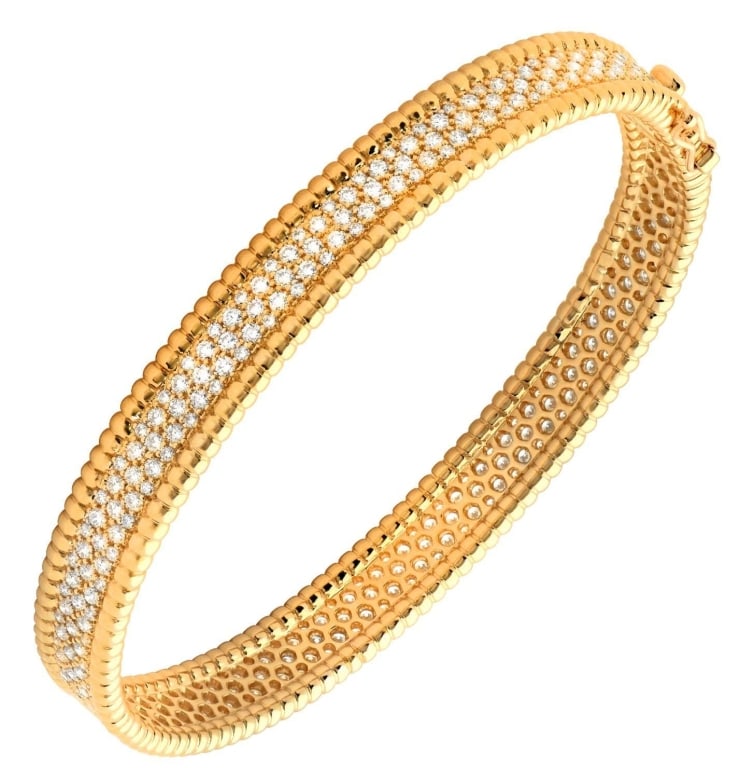 18k Yellow Gold Bracelet with 293 Diamonds: Luxury 18k Yellow Gold Bracelet with 293 Diamonds - 3.22 Carats - Stunning Elegance V49894 SKU: 49894 Experience the epitome of elegance with our stunning Diamond and 18k Yellow Gold Bracelet, model V