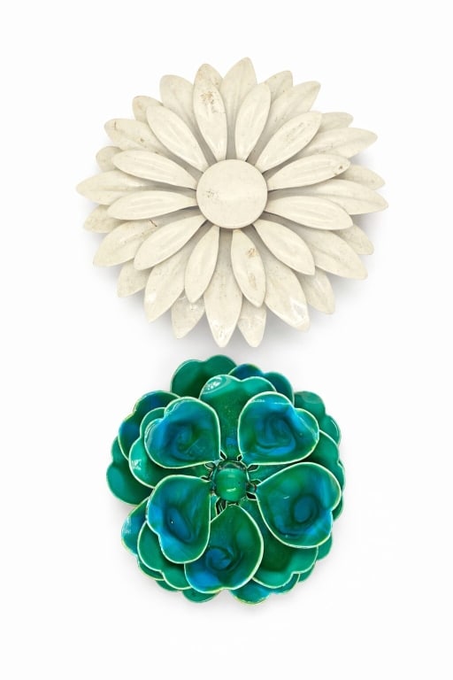 Pair Of Vintage Floral Brooches: Pair of vintage floral brooches. No make or markings on either. Some signs of wear and use on both, otherwise in good condition.