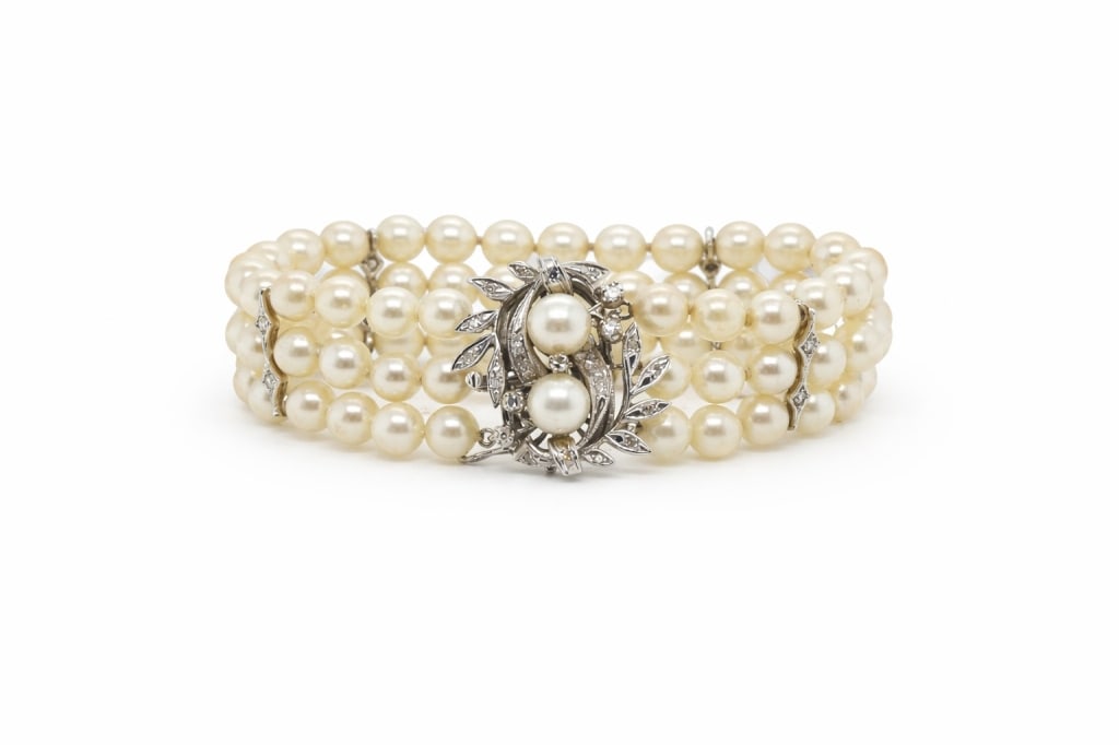 Antique 14K Pearl & Diamond Bracelet: Antique 14K Pearl & Diamond Bracelet. 26.2 DWT White Gold, Pearl and Diamond Stamped & Signed Measures 7 1/2 Inches Long