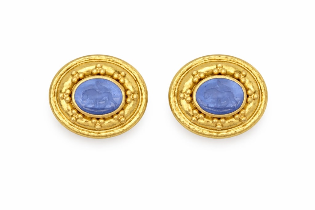 Vintage 18K Intaglio Cut Carved Earrings: Vintage 18K Intaglio Cut Carved Earrings Total Weight. 12.0 DWT. Stamped 18K Hallmarked. Nice Detail