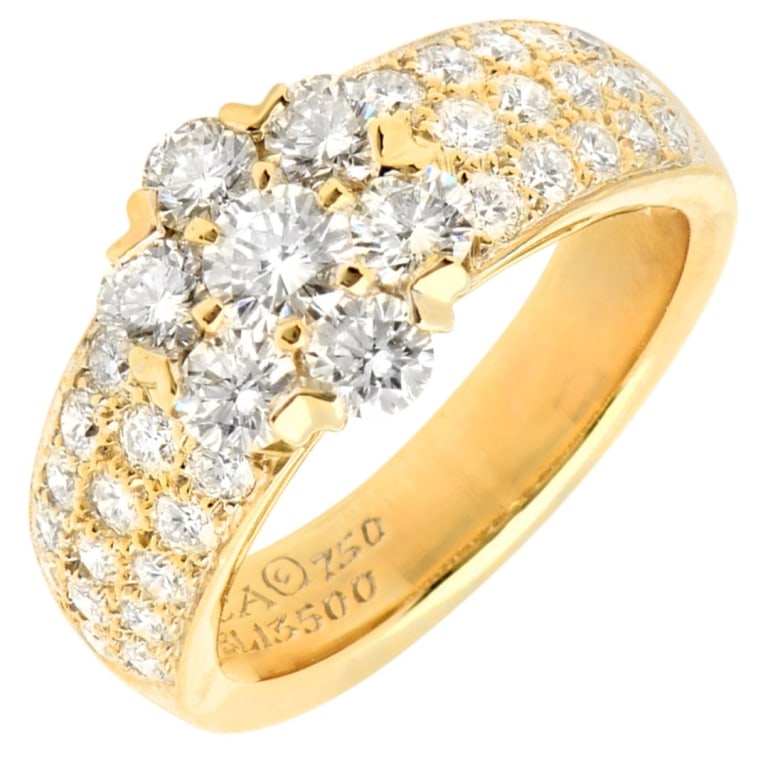 18k Van Cleef & Arpels Diamond Ring: 18k Van Cleef & Arpels Diamond Ring -V52002 A radiant expression of refined elegance, this Van Cleef & Arpels diamond ring showcases the Maison’s signature mastery of light, balance, and timeless de