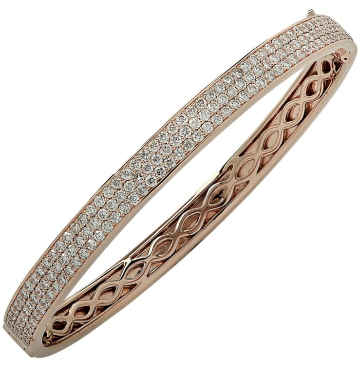 4.34 carat Diamond Bangle Bracelet -V45670-1: 4.34 carat Diamond Bangle Bracelet -V45670-1 A radiant fusion of warmth and brilliance, this diamond bangle bracelet is exquisitely crafted in 18k rose gold and adorned with 290 round brilliant diamon