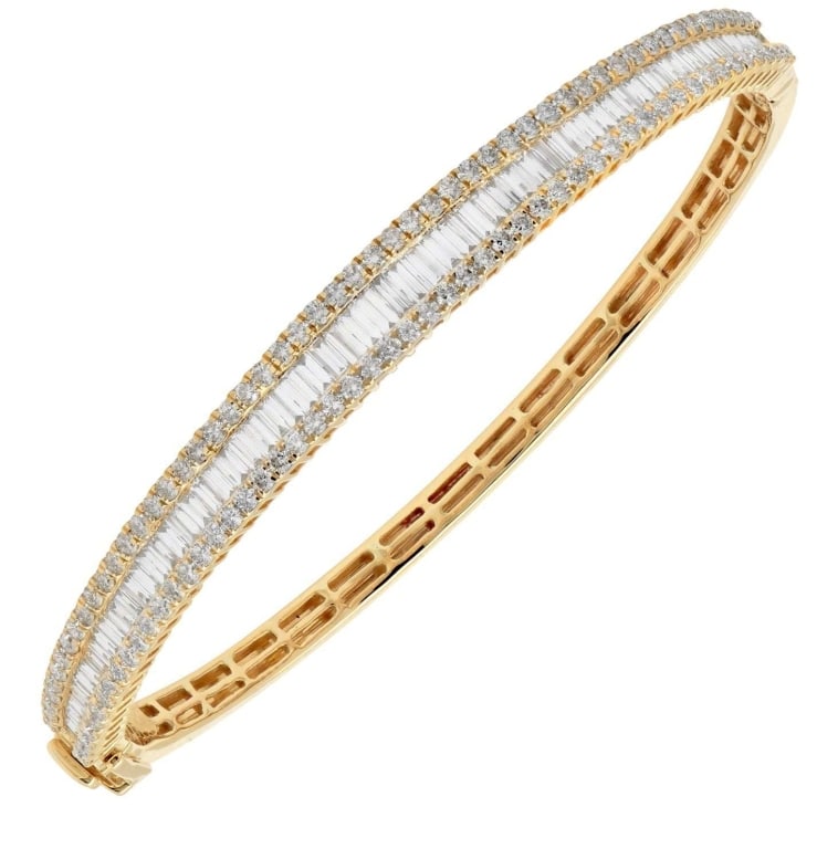 14K Yellow Gold Diamond Bangle Bracelet: Exquisite 14K Yellow Gold Diamond Bangle Bracelet with 3.01Ct Round & Baguette Diamonds - V49421 SKU: 49421 Introducing the exquisite 14k Yellow Gold Diamond Bangle Bracelet, a masterpiece by designed