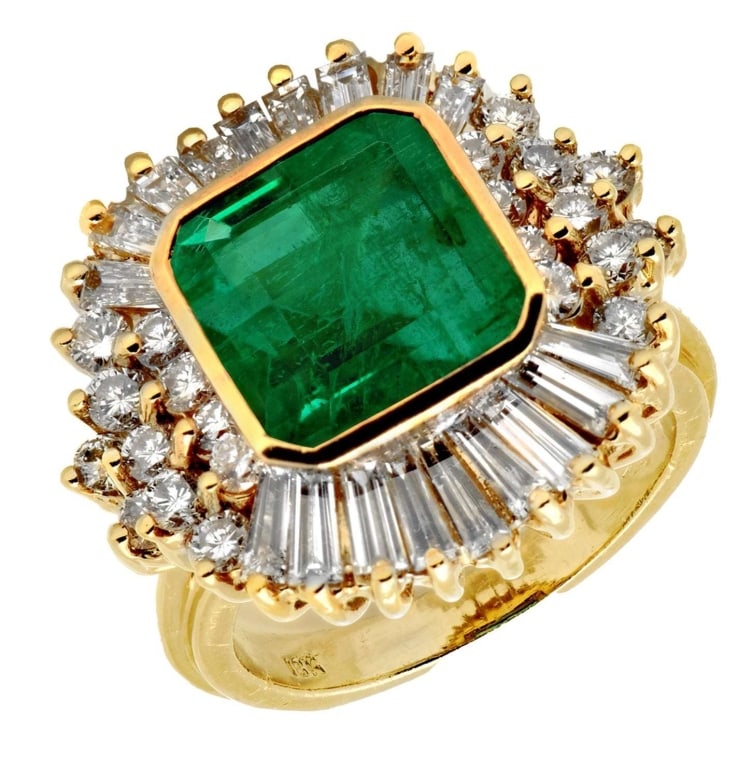 Colombian Emerald & Diamond Cocktail Ring: Colombian Emerald & Diamond Cocktail Ring in 18K Yellow Gold – 4.75ct Emerald, 1.50ct Diamonds – V48941-1 A bold and captivating statement of color and craftsmanship, this exquisite Colombian Emer