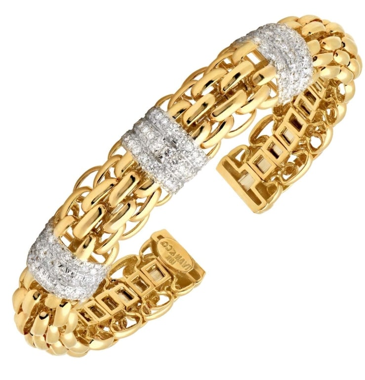 18k Yellow & White Gold Diamond Link Bracelet: 18k Yellow & White Gold Diamond Link Bracelet with 2.00ct Round Brilliants - Vivid Elegance SKU: 49622 Experience timeless elegance with the exquisite Vivid Diamonds 18k Yellow & White Gold Diamond