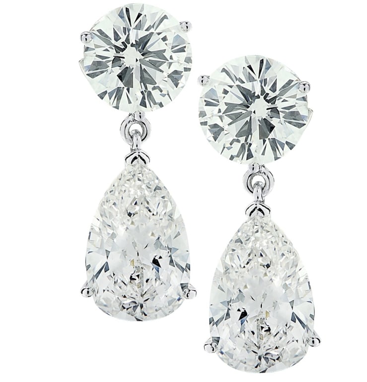 14 Carat Diamond Dangle Earrings in Platinum: 14 Carat Diamond Dangle Earrings in Platinum – V37258-1 SKU: 37258-1 A dazzling showcase of elegance and craftsmanship, these platinum diamond dangle earrings embody timeless sophistication.