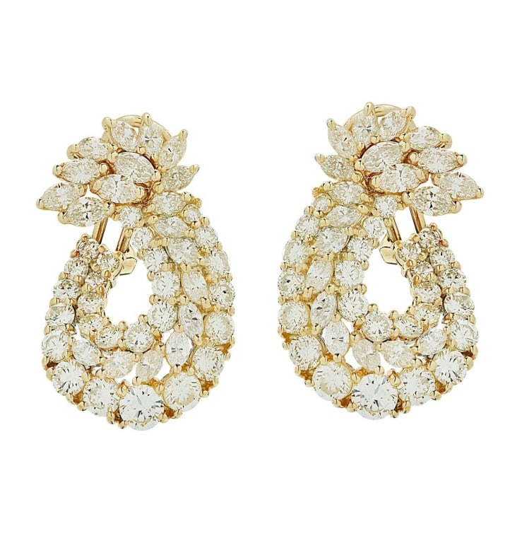 Exquisite 8 Carat Diamond Swirl Hoop Earrings: Exquisite 8 Carat Diamond Swirl Hoop Earrings in 18K Yellow Gold SKU: 45592 Elevate your jewelry collection with the stunning 8 Carat Diamond Swirl Hoop Earrings. These exquisite earrings are a quinte