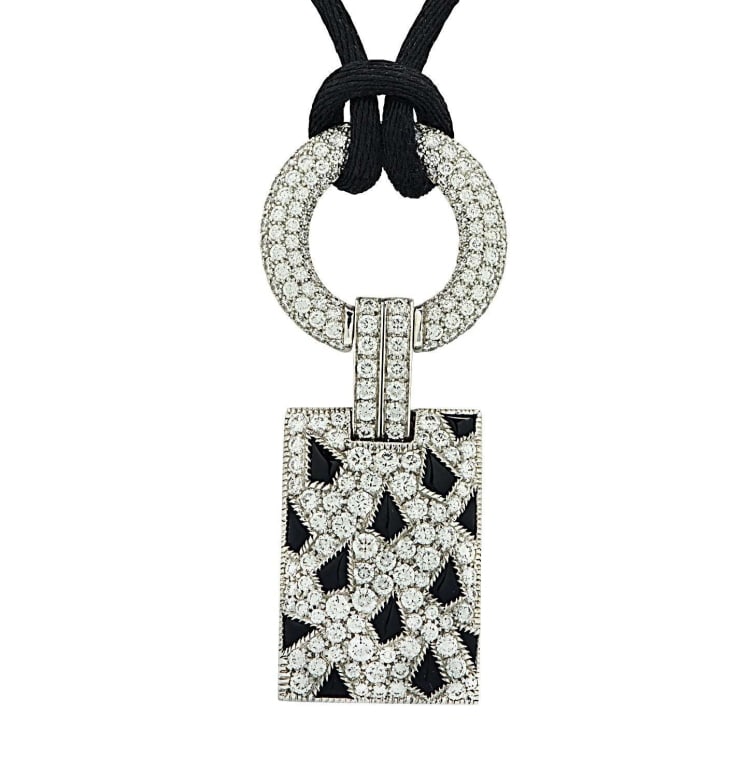 Panthère De Cartier 2.8 Carat Pendant In 18K: Panthère De Cartier 2.8 Carat Diamond And Black Onyx Pendant In 18K White Gold SKU: 45584 Indulge in the opulence of the Panthère de Cartier Diamond and Onyx Pendant, a quintessential piece from the