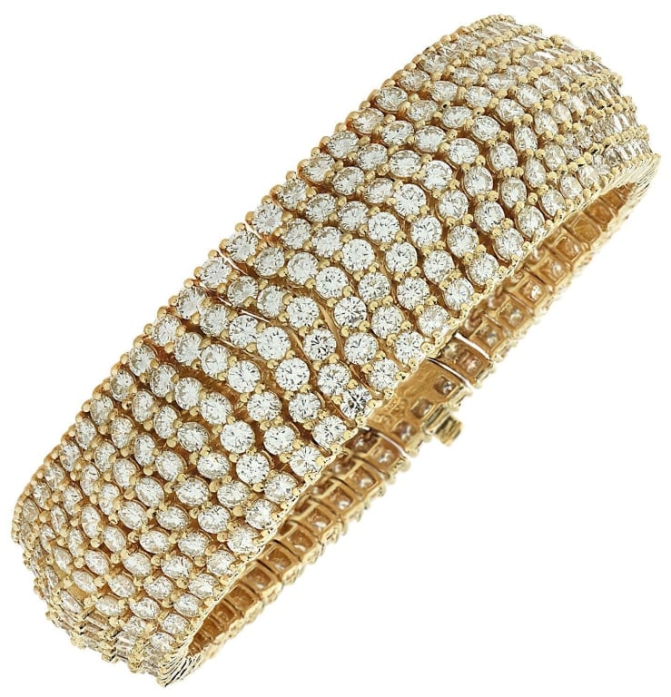 30 Carat Diamond Domed Bracelet in 18K Yellow Gold: 30 Carat Diamond Domed Bracelet in 18K Yellow Gold - 413 Brilliant Cut Diamonds, VS-SI Clarity SKU: 43669 This stunning 30 Carat Diamond Domed Bracelet is a true masterpiece, designed for those who