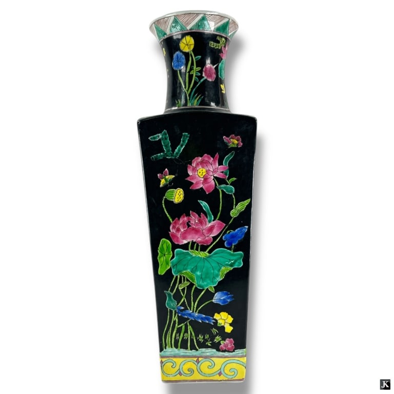 Vintage Chinese Famille Noir Porcelain Vase: Vintage Chinese Famille Noir Porcelain Vase. Unsigned. Good condition. Measures 19-3/4" H. 32848 1A