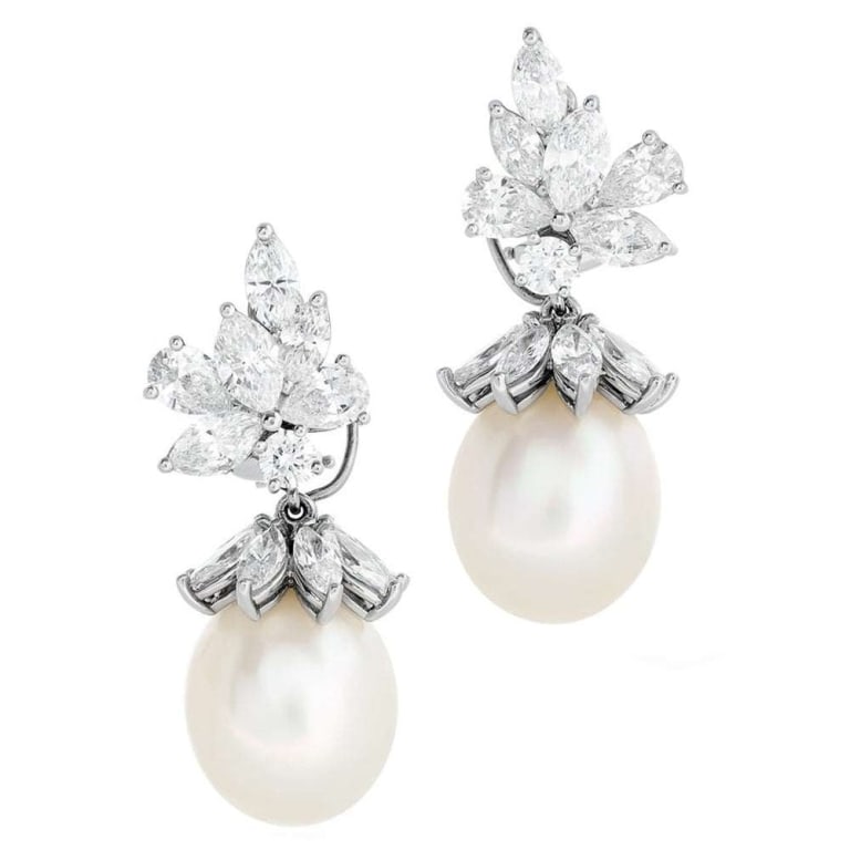 Tiffany & Co. 7.4 Carat Diamond & Pearl Earrings: Tiffany & Co. 7.4 Carat Diamond & Pearl Day & Night Earrings in Platinum - Elegance Redefined SKU: 47091 Step into a world of luxury and elegance with the Tiffany & Co. 7.4 Carat Diamond and Pearl Day