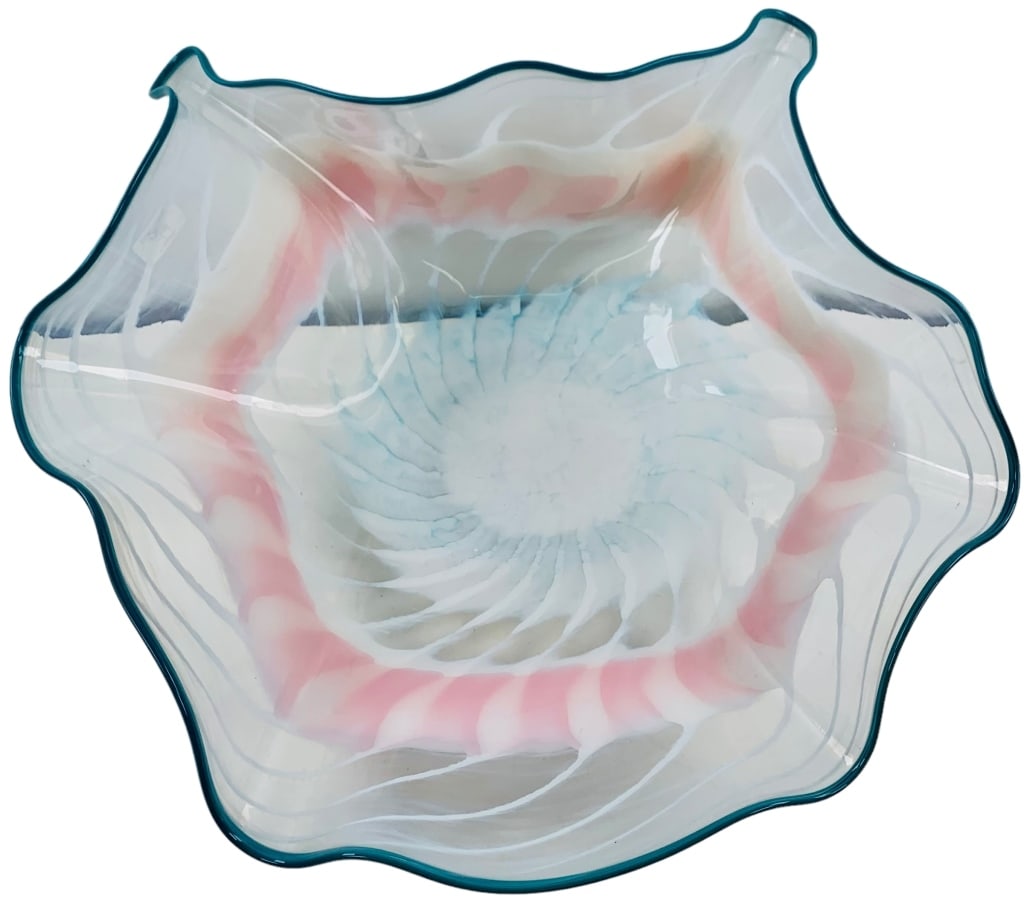 C. Goodman Chihuly Style Signed Ruffled Edge Bowl: Cliff Goodman Chihuly Style Signed Art Glass Ruffled-Edge Bowl. Signed in the middle. Some of use and wear, otherwise in good condition. Measures 24.5" in diameter and 12" high. 100082 2A