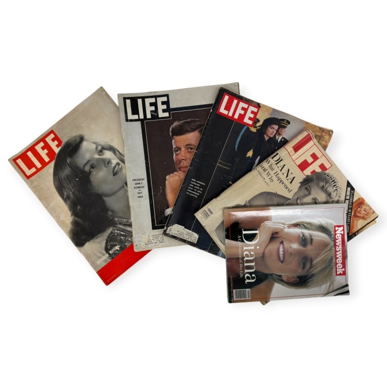 Lot Vintage Magazines 20th c.: Lot of 5 vintage 20th c. magazines. 4 LIFE magazines and 1 Newsweek. Varying conditions and varying decades, otherwise all magazines are in readable condition. 1A