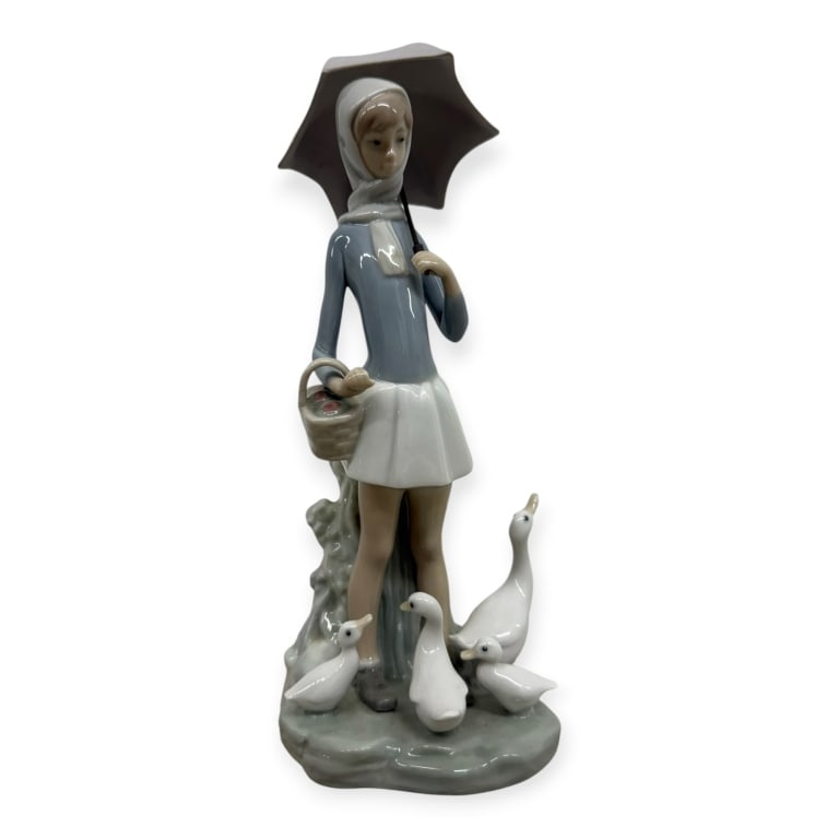 Vintage Lladro Porcelain Figurine 4510 (1 of 5)
