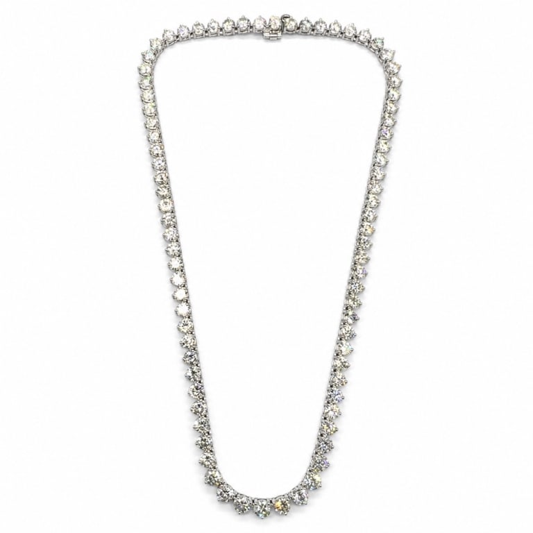 18K White Gold 22.00 Ct. Diamond Necklace: tem # 14082 Category Necklaces 18K White Gold 22.00 Ct. Diamond Necklace Weighing 32.1 grams Set with 84 Diamonds weighing app. 22.00 Ct. F-G Color, SI2-SI3 Clarity 17 inches in length