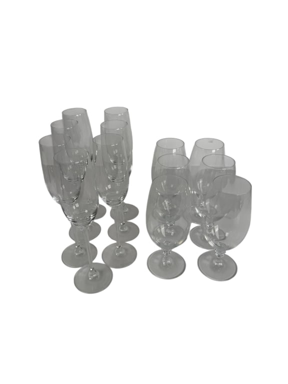 13pc Lot Champagne And Wine Glasses: Vintage 13pc Lot Champagne And Wine Glasses. All are unmarked. All glasses show signs of age and wear, some may have chipping, otherwise in good condition. Champagne Glasses measure 10" Wine glasses 7