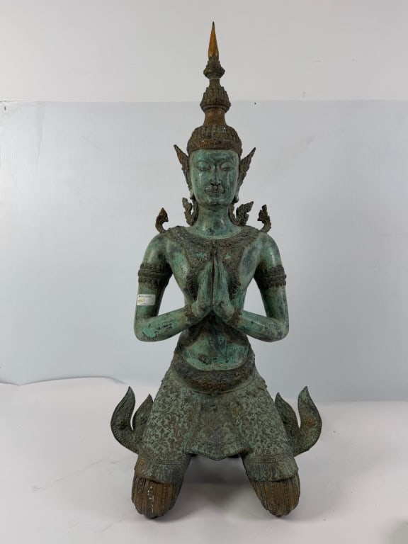 A chinese bronze Thai Buddha figure praying (1 of 9)