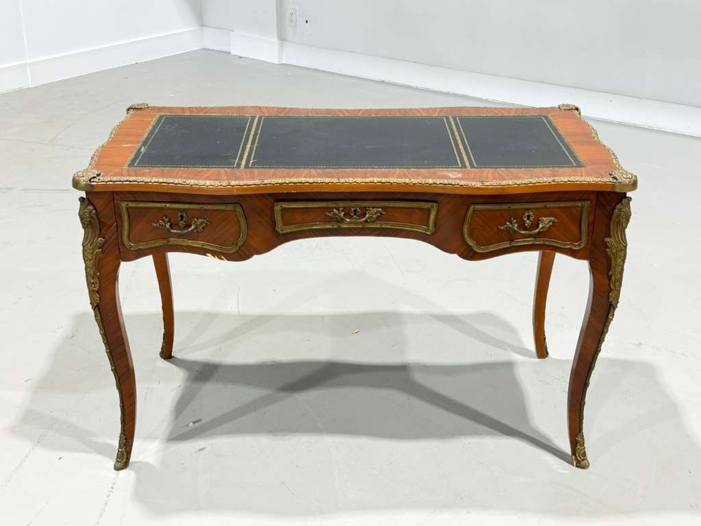 A French leather top bronze mounted desk. (1 of 7)