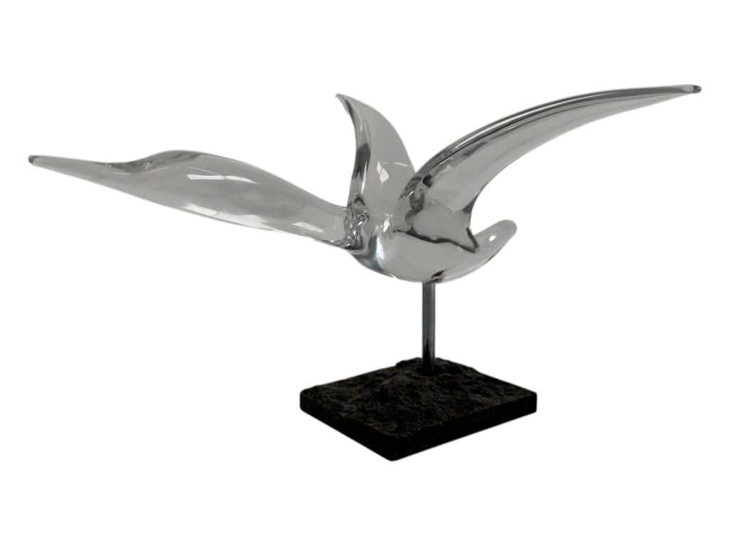 Vintage Daum France Crystal Bird Statue: Vintage Daum France Crystal Bird Statue. Signed on underside of bird. Shows some signs of age and wear, otherwise in good condition. Measures approx. 7 1/2" H x 10 1/2" L x 10 1/2" W /LR