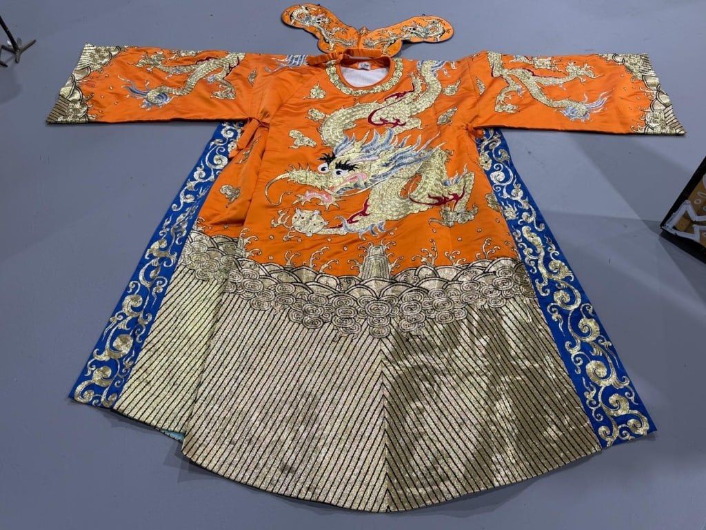 Vintage Chinese Imperial Emperors Dragon Dress: Vintage Chinese Imperial Emperors Dragon Dress. Shows some signs of age and use, otherwise in good condition.