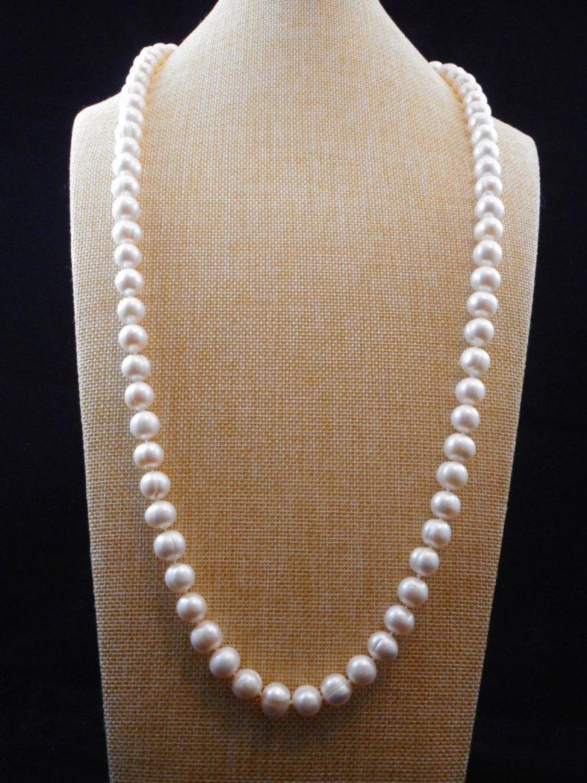 Pearl necklace of white baroque freshwater pearls: Pearl necklace of white baroque cultivated freshwater pearls AAA+ quality Pearls ca 11-12 mm in diameter 14K clasp Length: 35 inch Style: Opera High in luster with a wonderful orient Weight ca 145 gr 