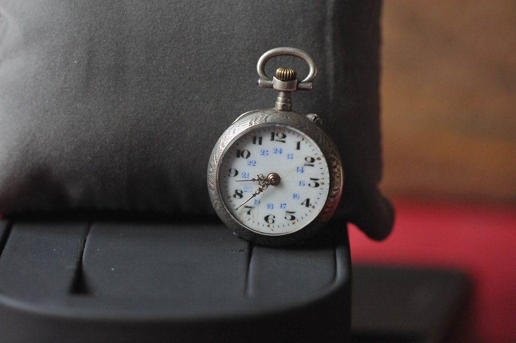 Very old silver ladies pocket watch (1 of 6)