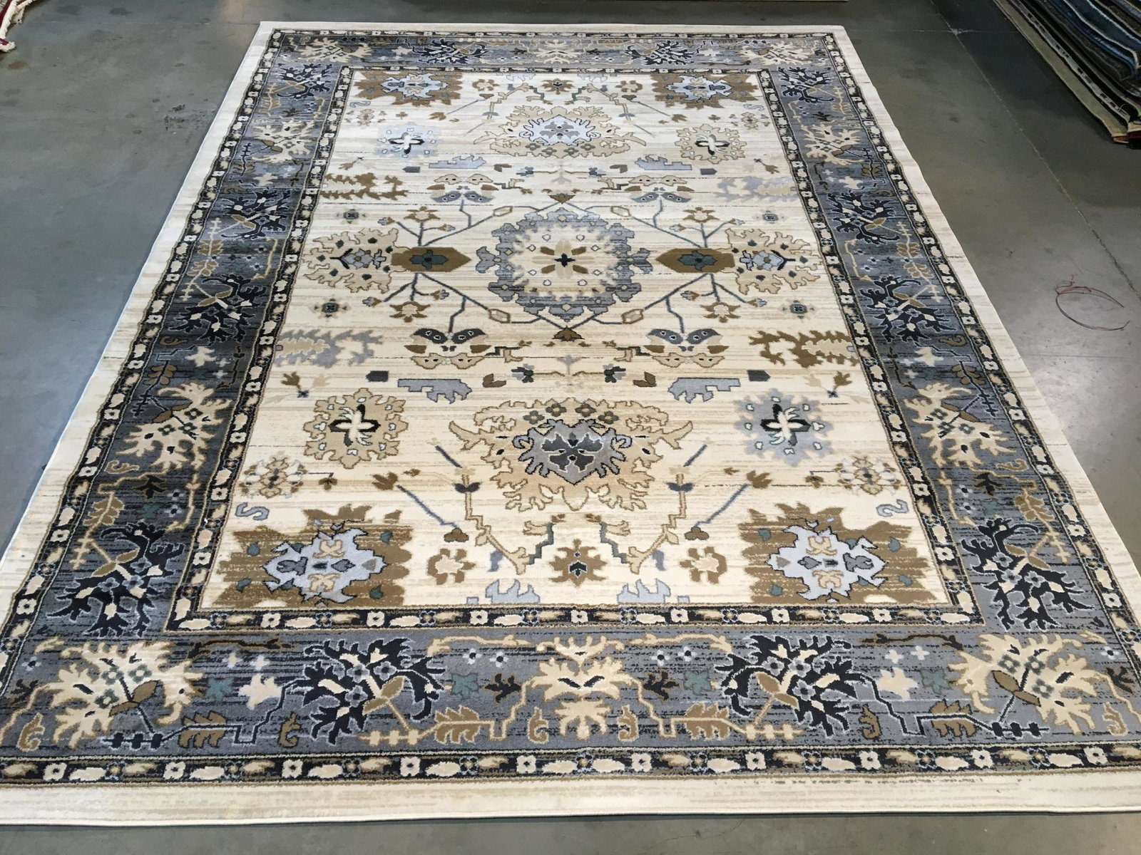 CLASSIC TURKISH GEOMETRIC DESIGN AREA RUG 8x11: 7'.10"X10',10" Classic traditional Turkish ,design Brand name rug, in Ivory , grey and multi accent colors ,Made of durable and easy to care, polyproplyen pile power loom in Turkey FREE