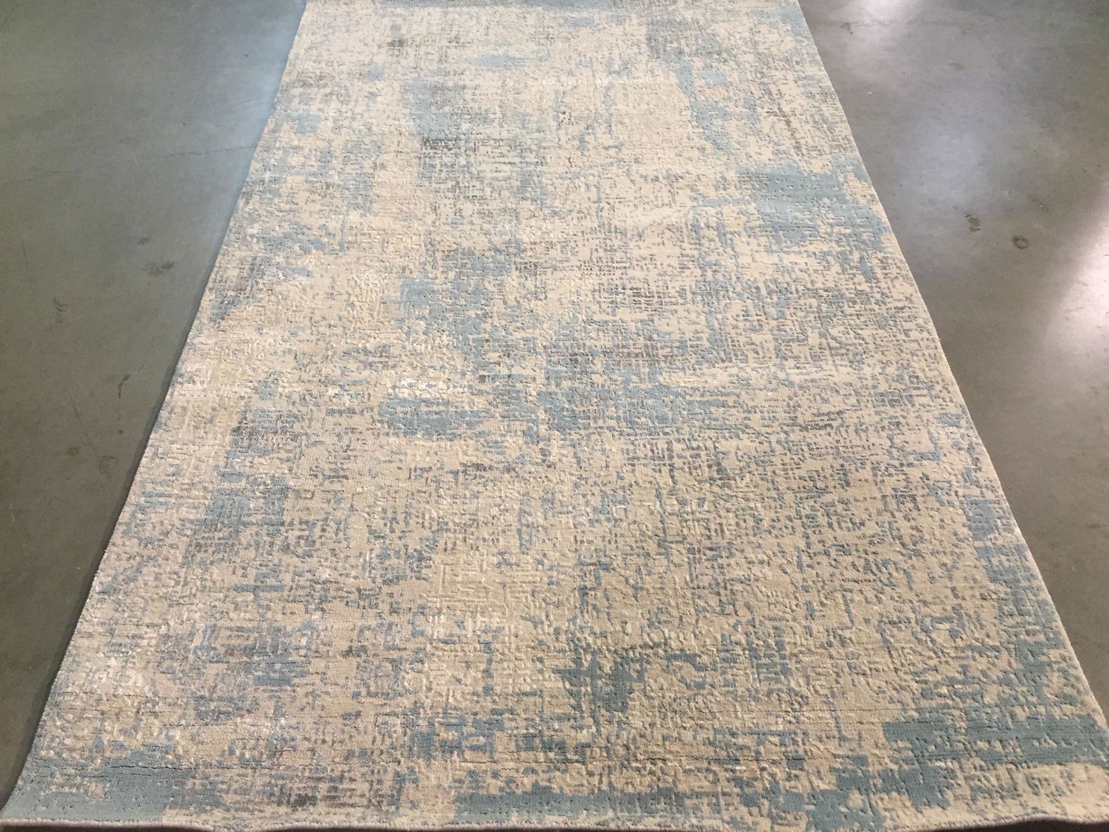 MAGNIFICENT MODERN HAND KNOTTED RUG 5 X 8: 5 X 8 Stunning and eye catching Modren hand Knotted , in Antique White and Color 2 in Aquamarine blue, grey 100% Natural wool & Bamboo Silk Hand knotted in India