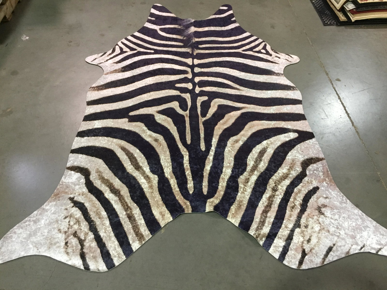 FAUX ANIMAL COLLECTION DECORATIVE MODERN DESIGN 5x7: 5'.6" X6'.10" Artfully Crafted Faux Animal Collection ,adds a rustic Charm to the dÃ©cor,Non- skid Backing, 100% Polyester Made in China