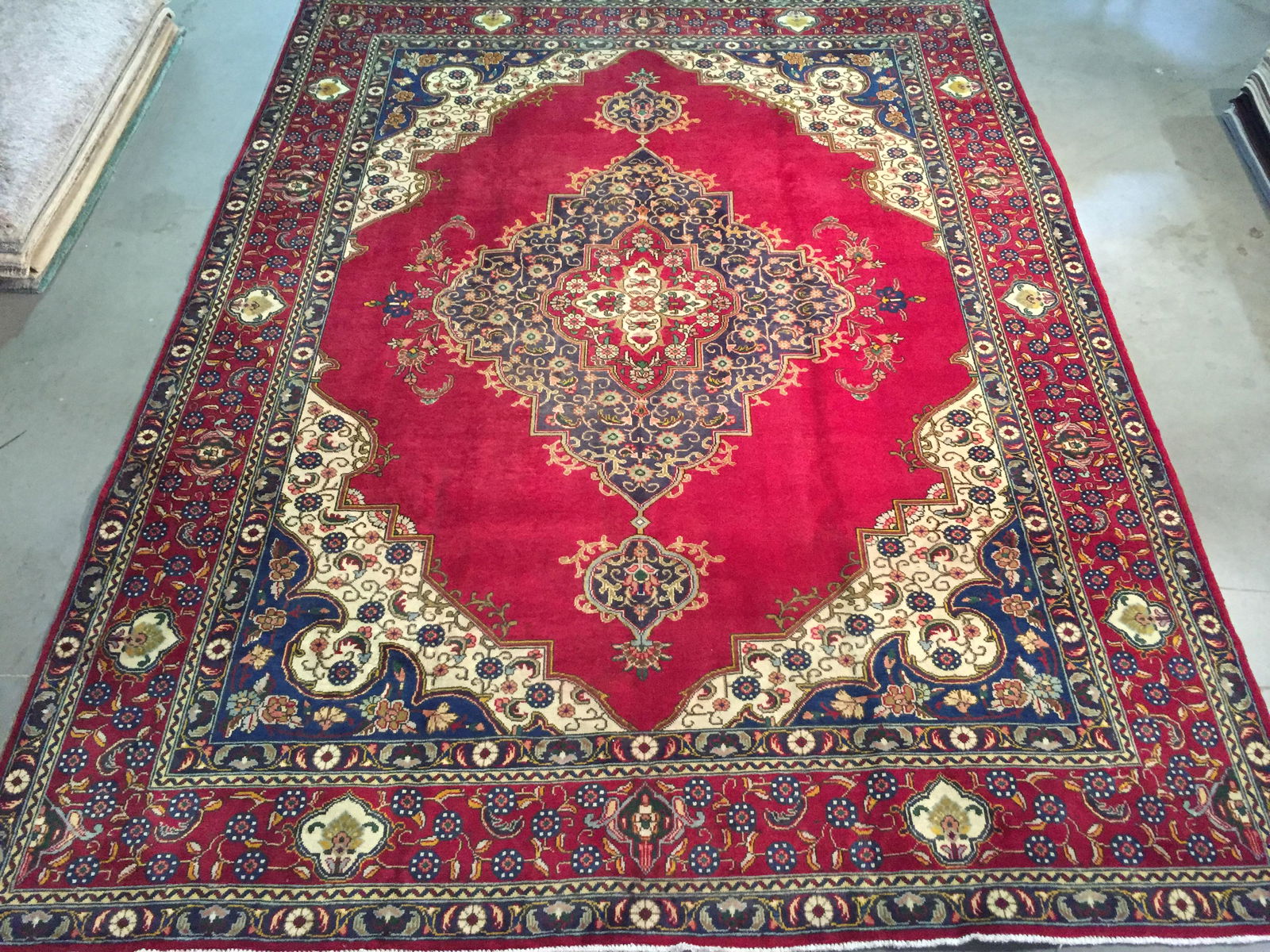 STUNNING AUTHENTIC PERSIAN TABRIZ RUG 9'.8"x12'.9": 9'.8"X12'.9" Supurb Authentic Persian Tabriz rug ,100% Vege Dye wool pile excellent condition in classic Red Ivory, Navy Blue and multi accent colors Hand Knotted in Iran