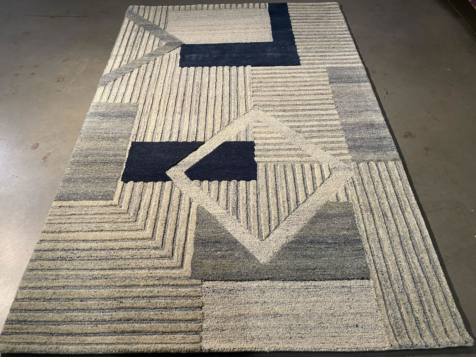 CARVED ART DECO WOOL RUG 5x8 (1 of 6)