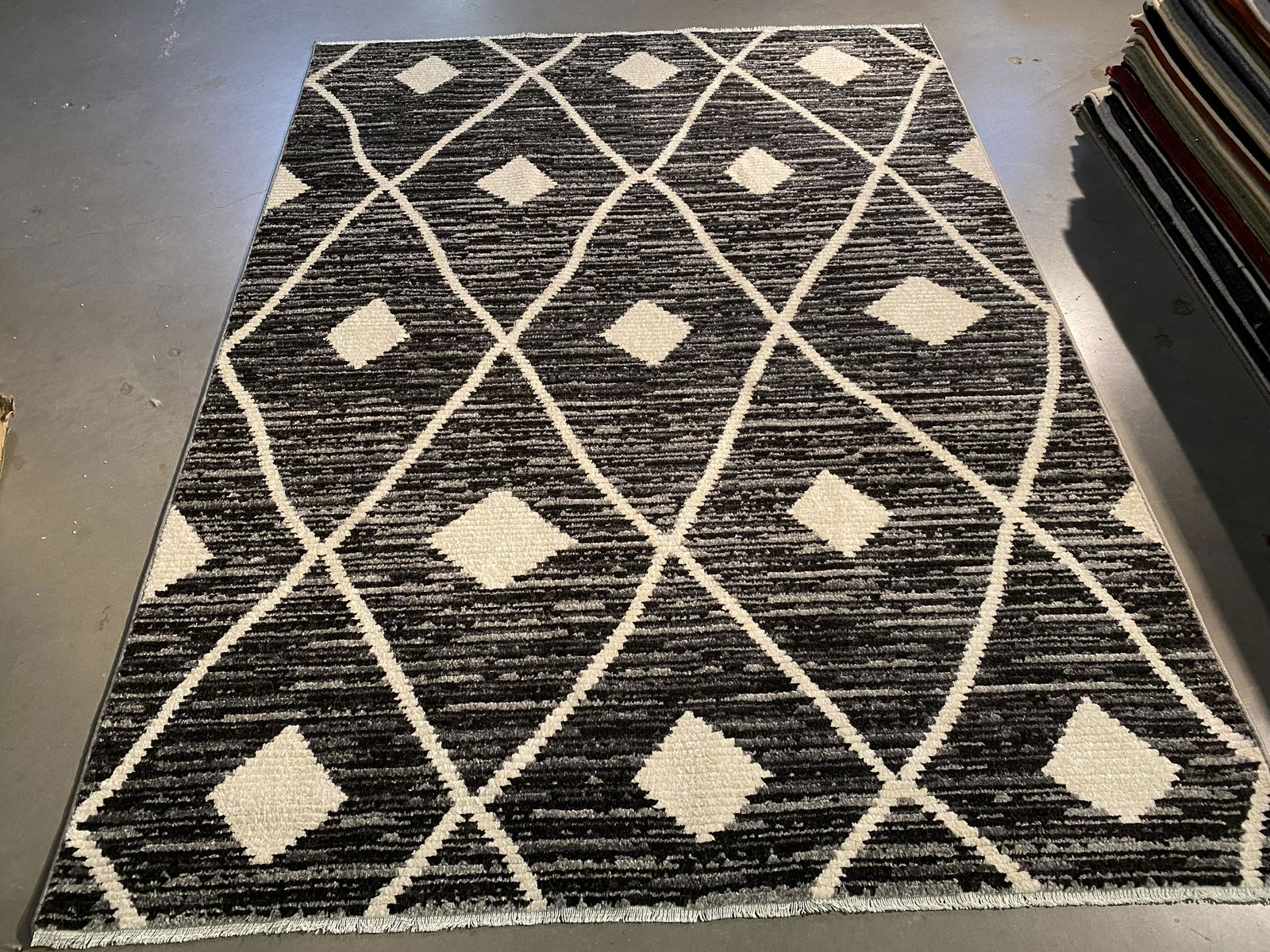 TEXTURED MODERN RUG 6x8 (1 of 6)