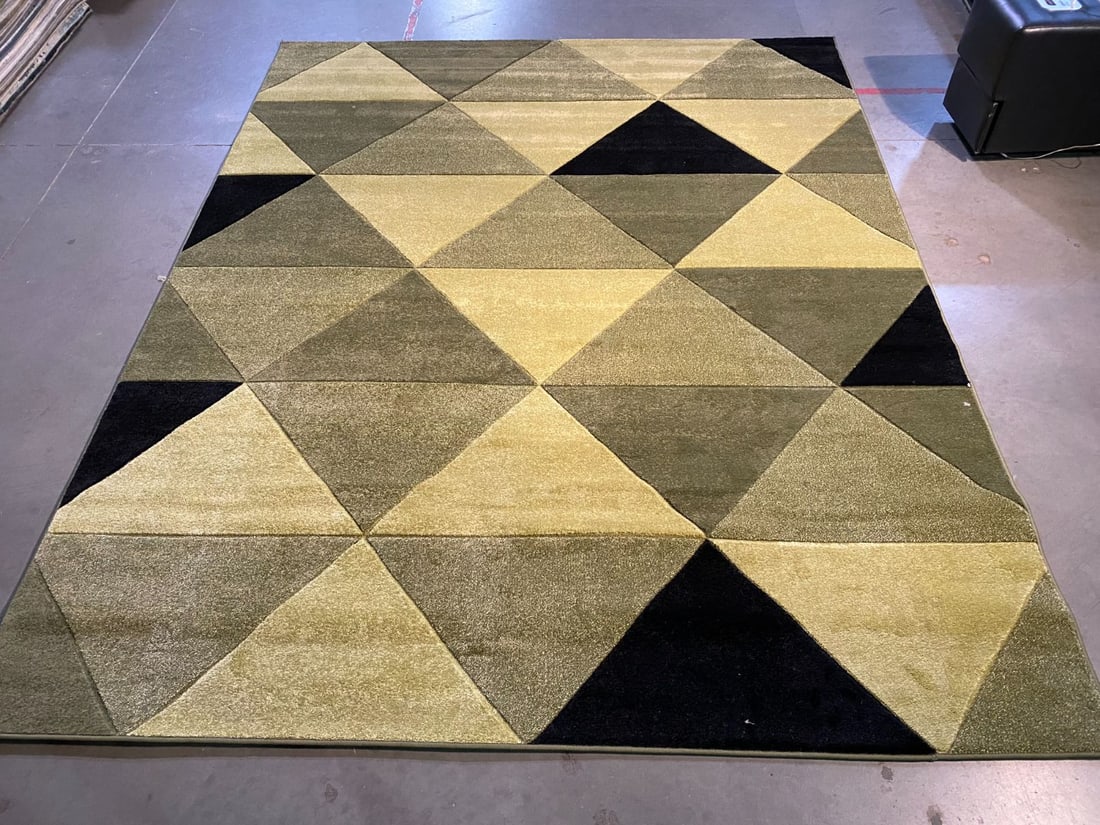 MAGNIFICENT CARVED MODERN RUG 8x10: 8x10 stunning modern Geometric patterns in shades of Green and black colors , Carved polyproplyen pile power loom in Turkey