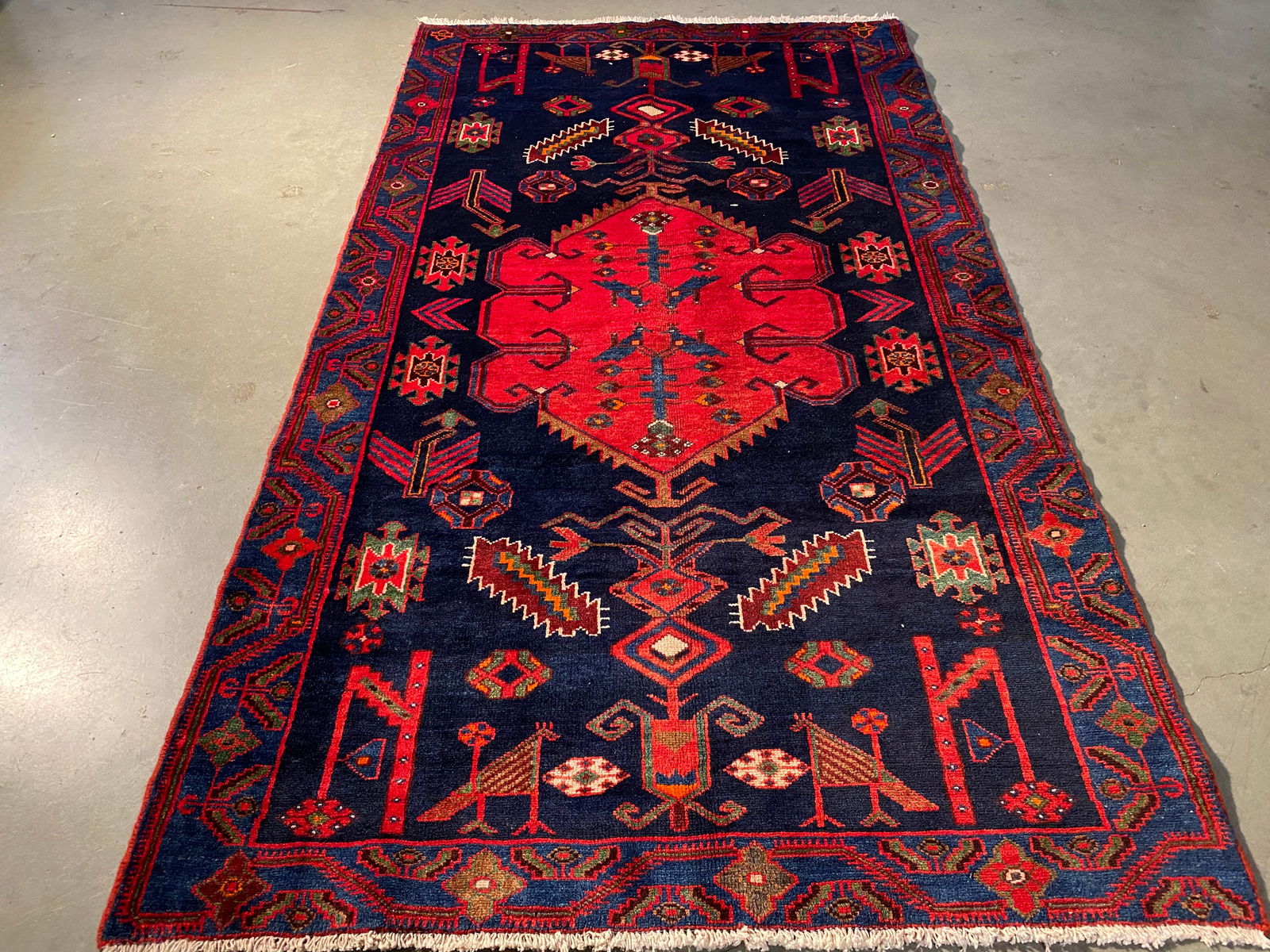 STUNNING PERSIAN RUG 4'X6'.9" (1 of 6)