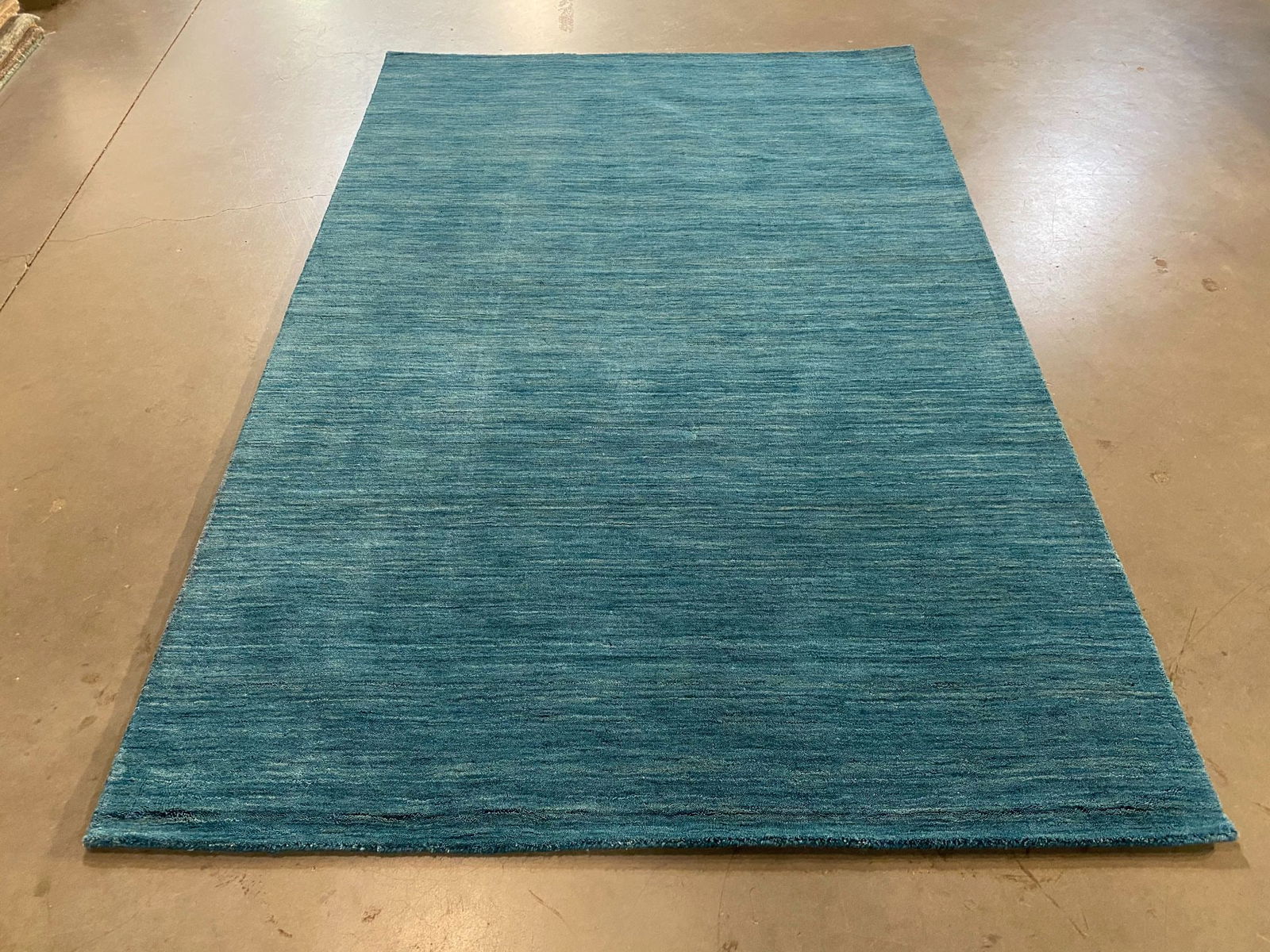 DECORATIVE MODERN DESIGN WOOL RUG 5 x 7.6: 5'.X7'.6" hand-made wool pile rug in modern design , In solid textured Turquoise Blue Color , easy care, Hand Tufted in India