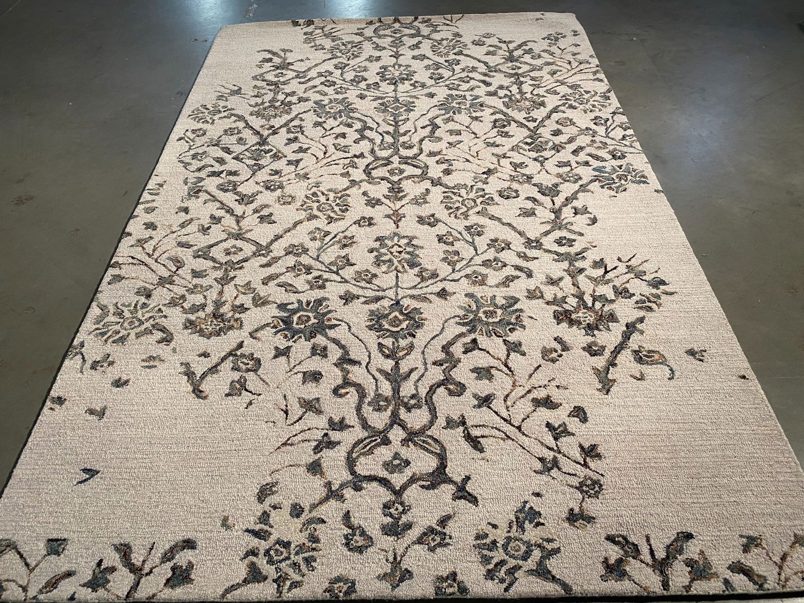 STUNNING WOOL RUG 5x8 (1 of 6)