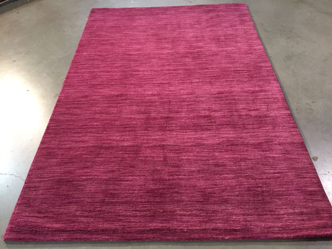 DECORATIVE MODERN DESIGN WOOL RUG 5 x 7.6: 5'.X7'.6" hand-made wool pile rug in modern design , In solid textured Fuchsia Color , easy care, Hand Tufted in India