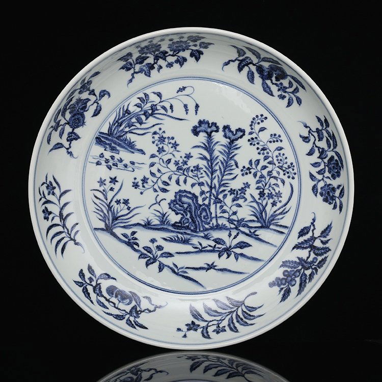 SUPERB BLUE & WHITE PORCELAIN PLATE, MING DYNASTY (1 of 10)