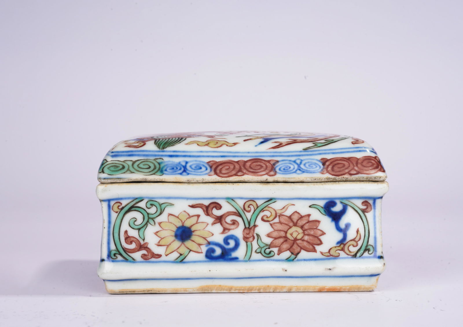 A Chinese Wucai Dragon Phoenix Box (1 of 7)