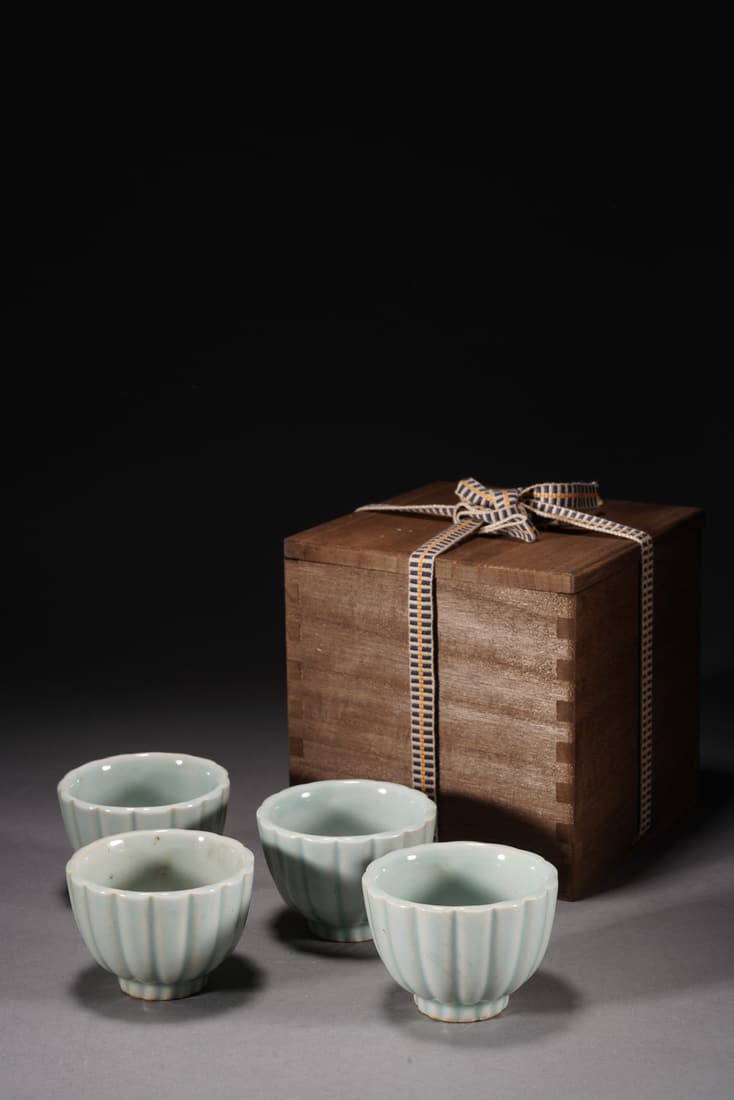 A set of Antique Glazed Lobed Cups: A set of Antique Glazed Lobed Cups A set of Antique Glazed Lobed Cups 7X5cm