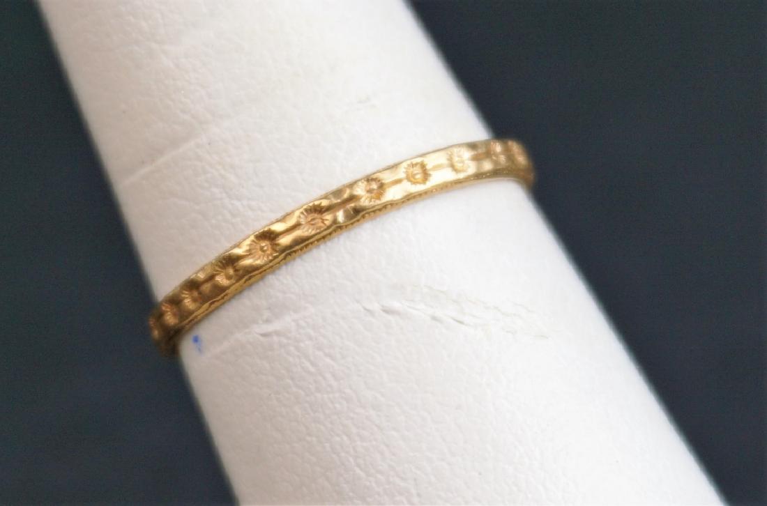 14K YELLOW GOLD ANTIQUE WOMAN'S WEDDING RING (1 of 4)