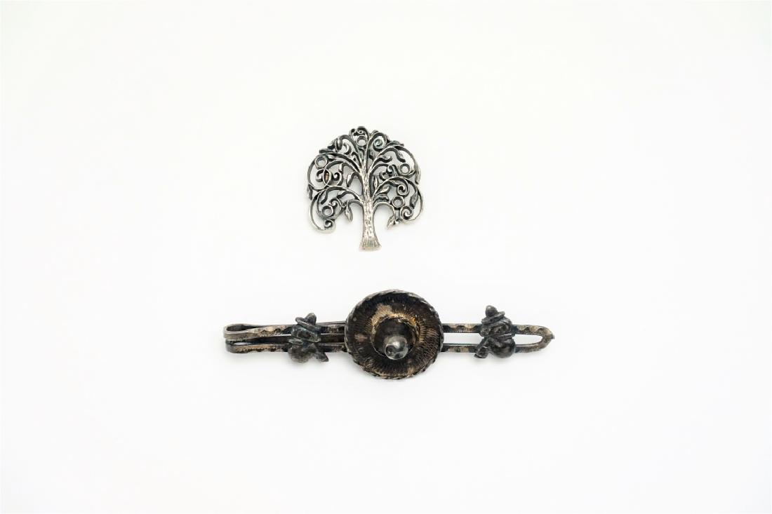 STERLING SILVER PIN AND TIE BAR: STERLING SILVER PIN AND TIE BAR - Sterling tree pin signed "Anson Sterling"; Sterling tie bar signed "Mexico"; total weight 14.4g Estimate: $25-$50