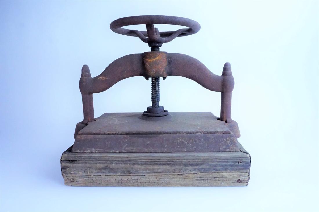 ANTIQUE BOOK BINDING PRESS (1 of 3)
