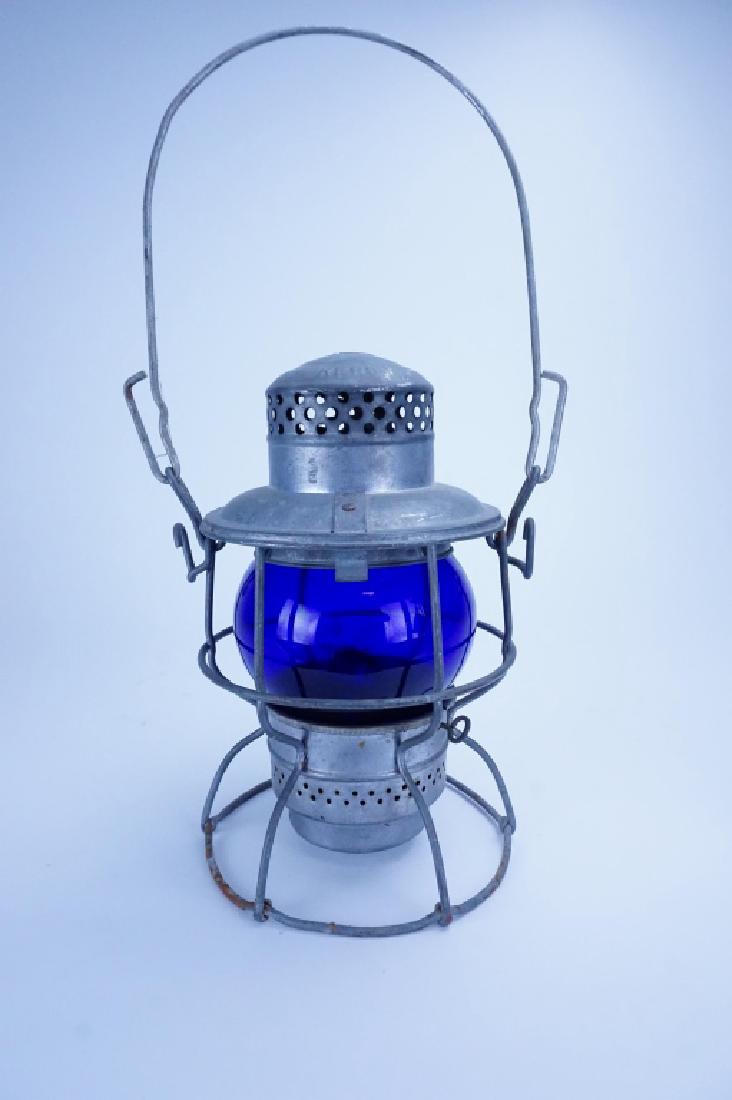 ADLAKE PENN CENTRAL RAILROAD LANTERN (1 of 4)