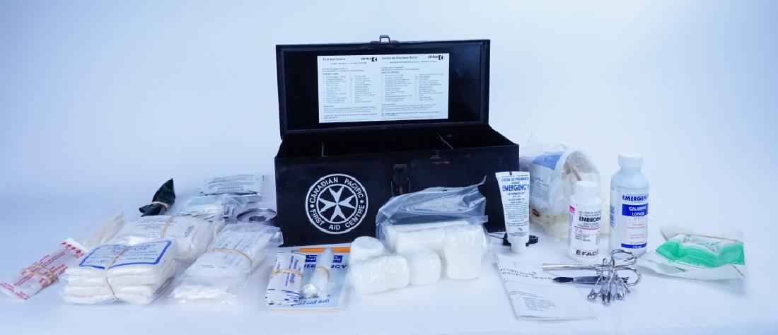 VINTAGE CANADIAN PACIFIC RAILROAD FIRST AID KIT (1 of 6)