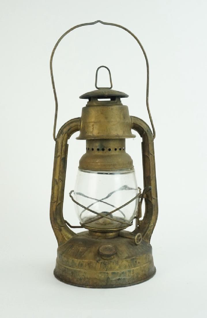 DIETZ LITTLE WIZARD RAILROAD LANTERN (1 of 3)