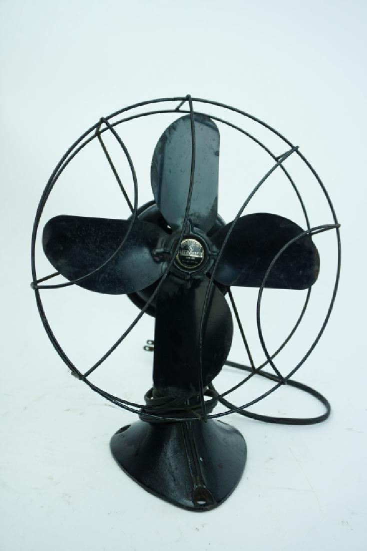 VINTAGE CHICAGO ELECTRIC HANDY BREEZE DESK FAN: VINTAGE CHICAGO ELECTRIC HANDY BREEZE DESK FAN - Chicago Electric Mfg Co, Handybreeze, Type ASU, 110/120 Volts, 6 amps, 50-60 cycles, Pat No 1.917.289; ; Condition - Original cord; working/running con